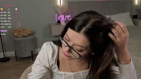 Mira the personal mirage D online show from 19, 10, 2025