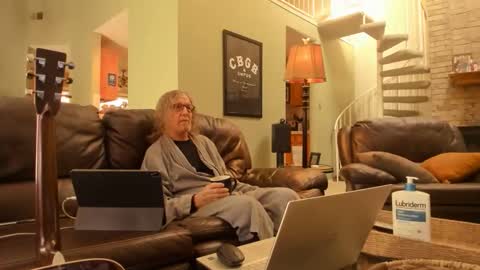 Snapshot of jdineuless chatting on 2, 11, 2025 JDinEuless online show from 2, 11, 2025