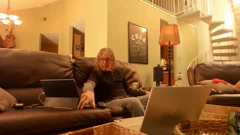 Snapshot of jdineuless chatting on 1, 2, 2026 JDinEuless online show from 1, 2, 2026