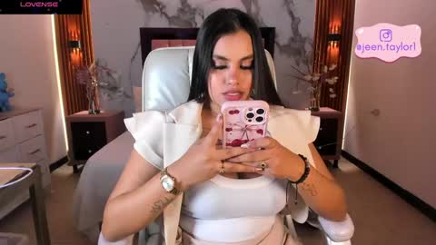 Snapshot of jeen_taylor chatting on 25, 4, 2026 Jeen Taylor online show from 25, 4, 2026