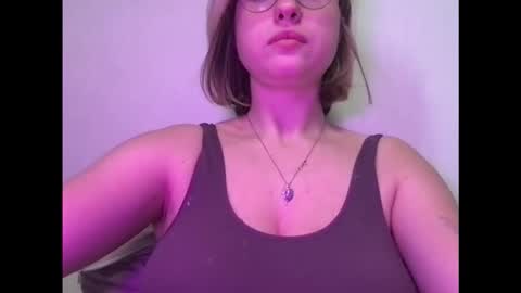 Snapshot of jelly_gum chatting on 4, 11, 2025 Inna online show from 4, 11, 2025