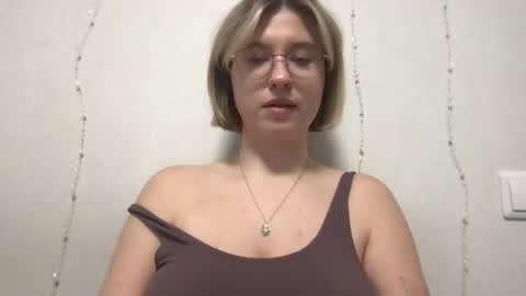 Snapshot of jelly_gum chatting on 19, 12, 2025 Inna online show from 19, 12, 2025