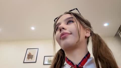 Snapshot of jenie_fire chatting on 7, 11, 2025 Dolly online show from 7, 11, 2025