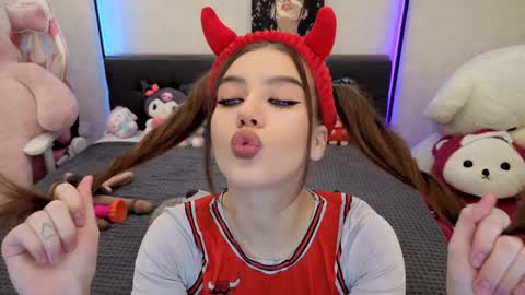 Snapshot of jenie_fire chatting on 26, 11, 2025 Dolly online show from 26, 11, 2025