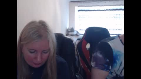 Snapshot of jenisandpeter chatting on 6, 6, 2026 JenisAndPeter online show from 6, 6, 2026