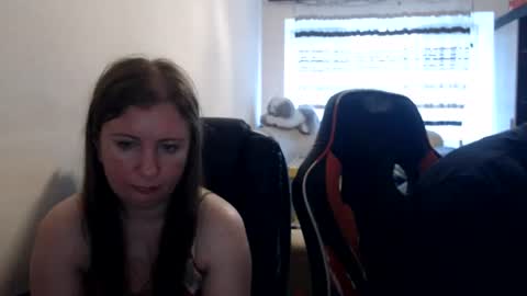 Snapshot of jenisandpeter chatting on 5, 7, 2026 JenisAndPeter online show from 5, 7, 2026