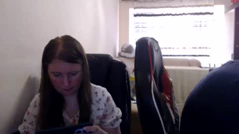 Snapshot of jenisandpeter chatting on 5, 7, 2026 JenisAndPeter online show from 5, 7, 2026
