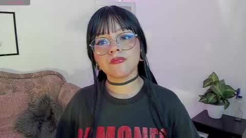 Snapshot of jenn_cg chatting on 28, 2, 2025 jenn online show from 28, 2, 2025