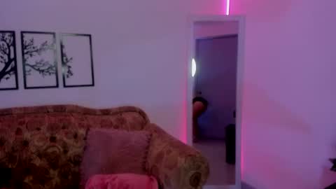 Snapshot of jenn_cg chatting on 8, 3, 2025 jenn online show from 8, 3, 2025