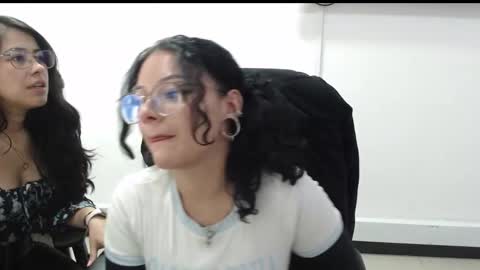 Snapshot of jenn_cg chatting on 10, 9, 2025 jenn online show from 10, 9, 2025