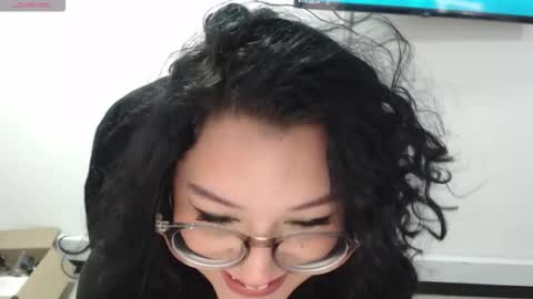 Snapshot of jenn_cg chatting on 24, 9, 2025 jenn online show from 24, 9, 2025