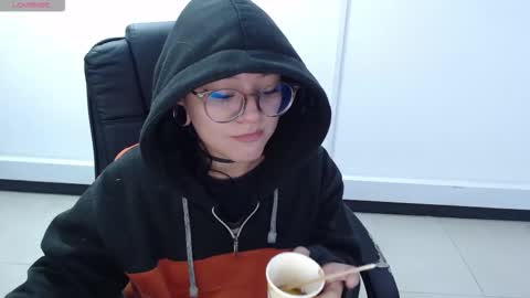 Snapshot of jenn_cg chatting on 14, 10, 2025 jenn online show from 14, 10, 2025