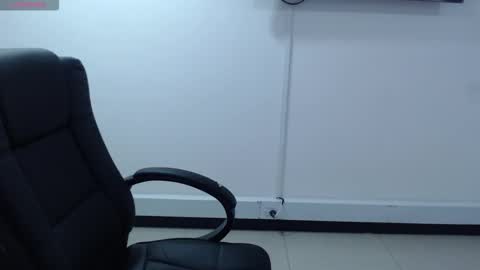 Snapshot of jenn_cg chatting on 20, 10, 2025 jenn online show from 20, 10, 2025