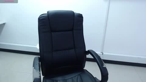 Snapshot of jenn_cg chatting on 22, 10, 2025 jenn online show from 22, 10, 2025