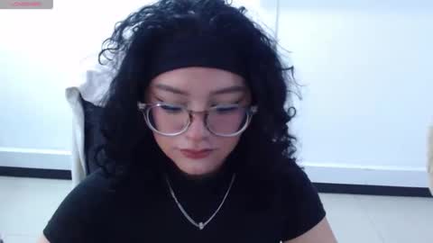 Snapshot of jenn_cg chatting on 27, 10, 2025 jenn online show from 27, 10, 2025