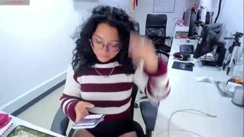 Snapshot of jenn_cg chatting on 3, 11, 2025 jenn online show from 3, 11, 2025