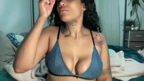 Snapshot of jenni_cash chatting on 12, 1, 2025 Mistress Jenni online show from 12, 1, 2025