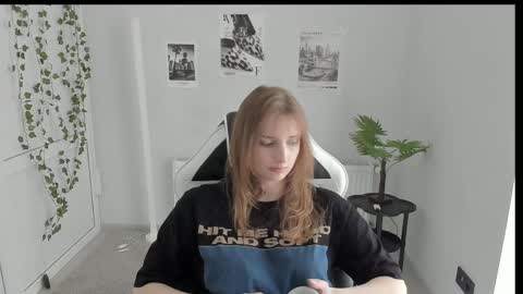 Snapshot of jenniestar chatting on 27, 5, 2026 Karla online show from 27, 5, 2026