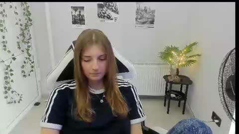 Snapshot of jenniestar chatting on 25, 7, 2026 Karla online show from 25, 7, 2026