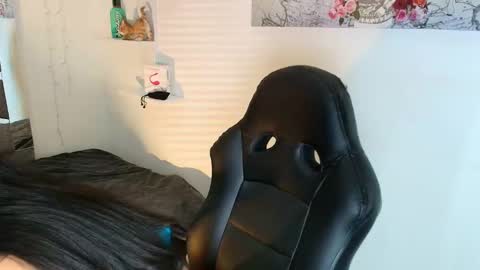 Snapshot of jennifer_scot chatting on 10, 11, 2025 JENNIFER online show from 10, 11, 2025