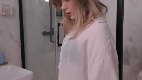 Jenny my next stream is on Saturday at 1 pmUTC Welcome to my WhatsApp 3 online show from 4, 4, 2026