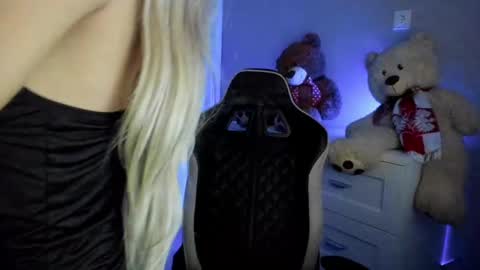 jess1ca_rabb1t online show from 22, 1, 2025