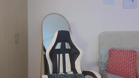 bella  adams online show from 15, 2, 2026