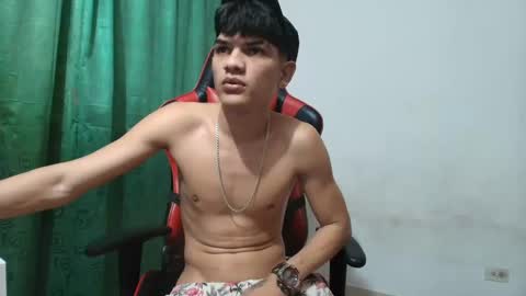 Snapshot of jesshot_bigcock chatting on 28, 9, 2025 jesshot_bigcock online show from 28, 9, 2025