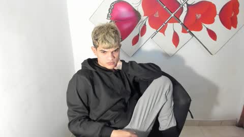 Snapshot of jesshot_bigcock chatting on 13, 1, 2026 jesshot_bigcock online show from 13, 1, 2026