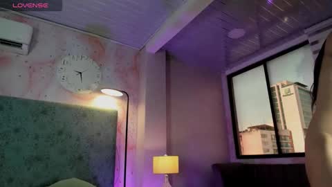 JESSI AND NAOMI online show from 22, 12, 2025