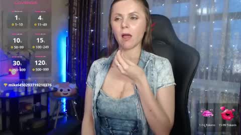 Snapshot of jessiemays chatting on 17, 4, 2026 Jess online show from 17, 4, 2026