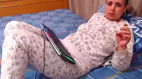 Snapshot of jessiestar3 chatting on 2, 5, 2026 jessiestar3 online show from 2, 5, 2026