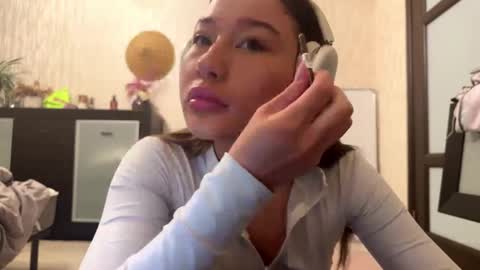 Lynn online show from 3, 11, 2025