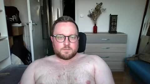 jeuneloup92 online show from 4, 3, 2026