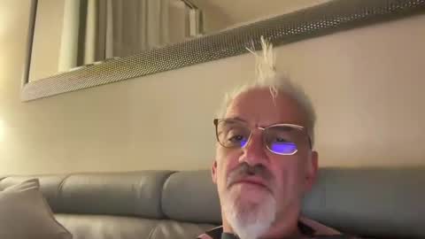 Snapshot of jewlronny chatting on 2, 2, 2025 jewlronny online show from 2, 2, 2025