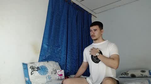 Snapshot of jeycob_happy97 chatting on 7, 1, 2025 Juan David online show from 7, 1, 2025