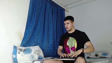 Snapshot of jeycob_happy97 chatting on 1, 2, 2025 Juan David online show from 1, 2, 2025