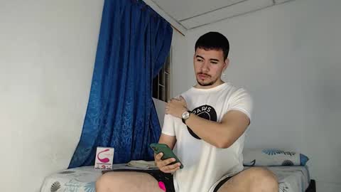 Snapshot of jeycob_happy97 chatting on 9, 10, 2025 Juan David online show from 9, 10, 2025