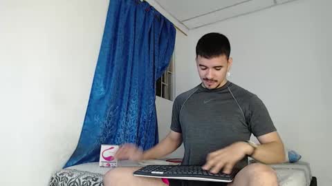 Snapshot of jeycob_happy97 chatting on 14, 10, 2025 Juan David online show from 14, 10, 2025