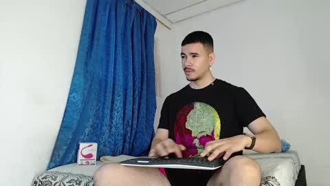 Snapshot of jeycob_happy97 chatting on 2, 11, 2025 Juan David online show from 2, 11, 2025