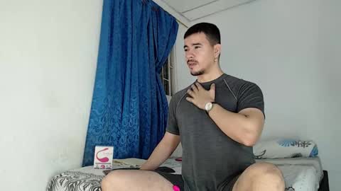 Snapshot of jeycob_happy97 chatting on 24, 11, 2025 Juan David online show from 24, 11, 2025