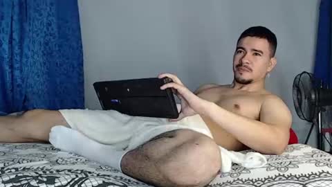 Snapshot of jeycob_happy97 chatting on 8, 7, 2026 Juan David online show from 8, 7, 2026
