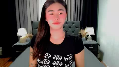 Snapshot of jhuliana_and_charles_room chatting on 25, 5, 2026 jhuliana_and_charles_room online show from 25, 5, 2026