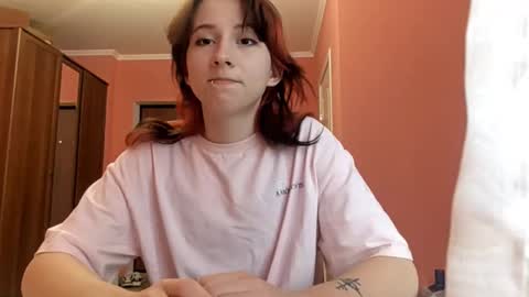 Snapshot of jinnyjurina chatting on 9, 11, 2025 Emma online show from 9, 11, 2025