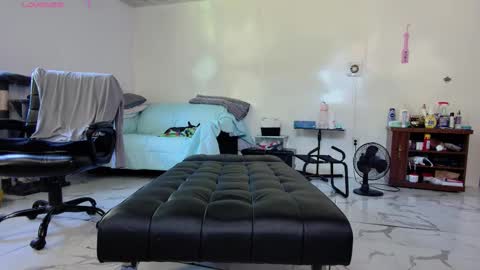 Nicole  Allen online show from 19, 9, 2025