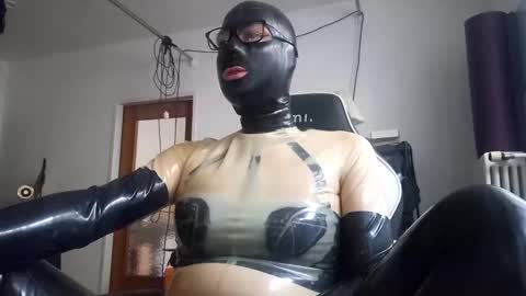 Snapshot of joanesxfree chatting on 6, 12, 2024 The sweetest toy online show from 6, 12, 2024