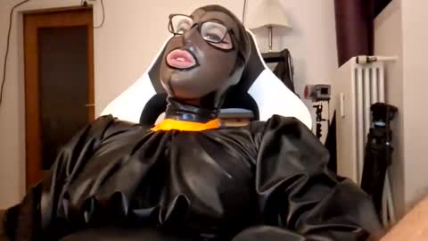 Snapshot of joanesxfree chatting on 11, 9, 2025 The sweetest toy online show from 11, 9, 2025