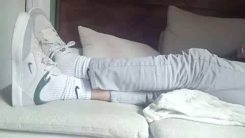 GUILLAUME feet and socks online show from 31, 1, 2025