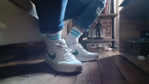 GUILLAUME feet and socks online show from 3, 2, 2025