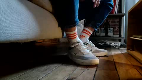 GUILLAUME feet and socks online show from 6, 2, 2025